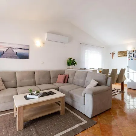 Nice In With Kitchen Apartmán
