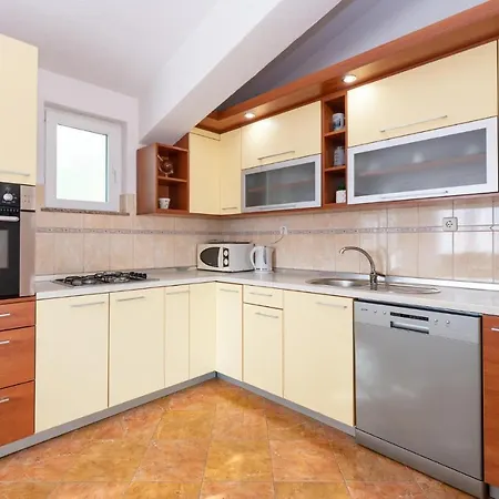 Nice In With Kitchen * Maslenica